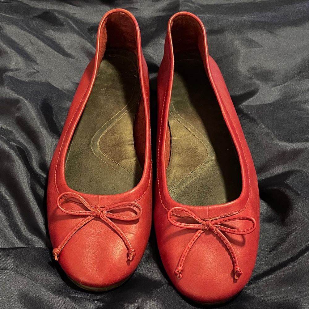 AEROSOLES Red Leather Women's Flats with Bow Detail size 10